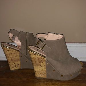 Shoe dazzle studded peep toe platforms